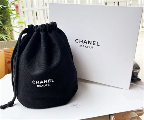 chanel mini makeup pouch|Chanel makeup bag vip gift.